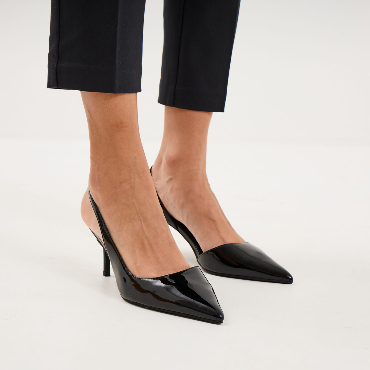 Escarpins slingback talons aiguilles noir femme
