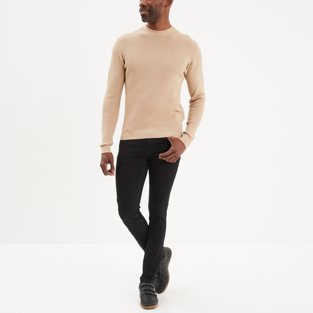 Pull en maille textur&eacute;e col rond beige homme