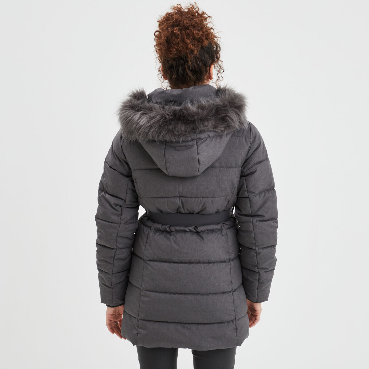 Doudoune ceintur&eacute;e mi-longue &agrave; capuche gris clair femme
