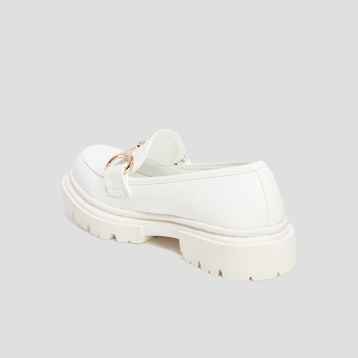 Mocassins crantés détail chaîne Liberto blanc femme