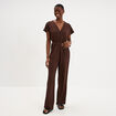 Combinaison pantalon gaufr&eacute;e ceintur&eacute;e marron fonc&eacute; femme