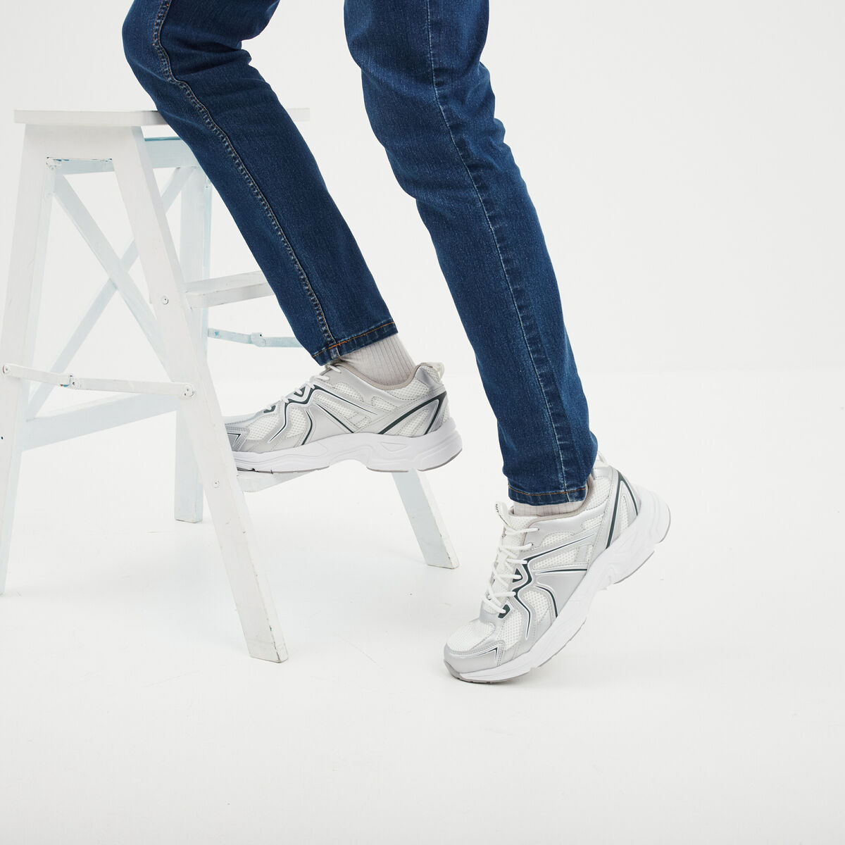 Baskets running &agrave; lacets gris argent homme