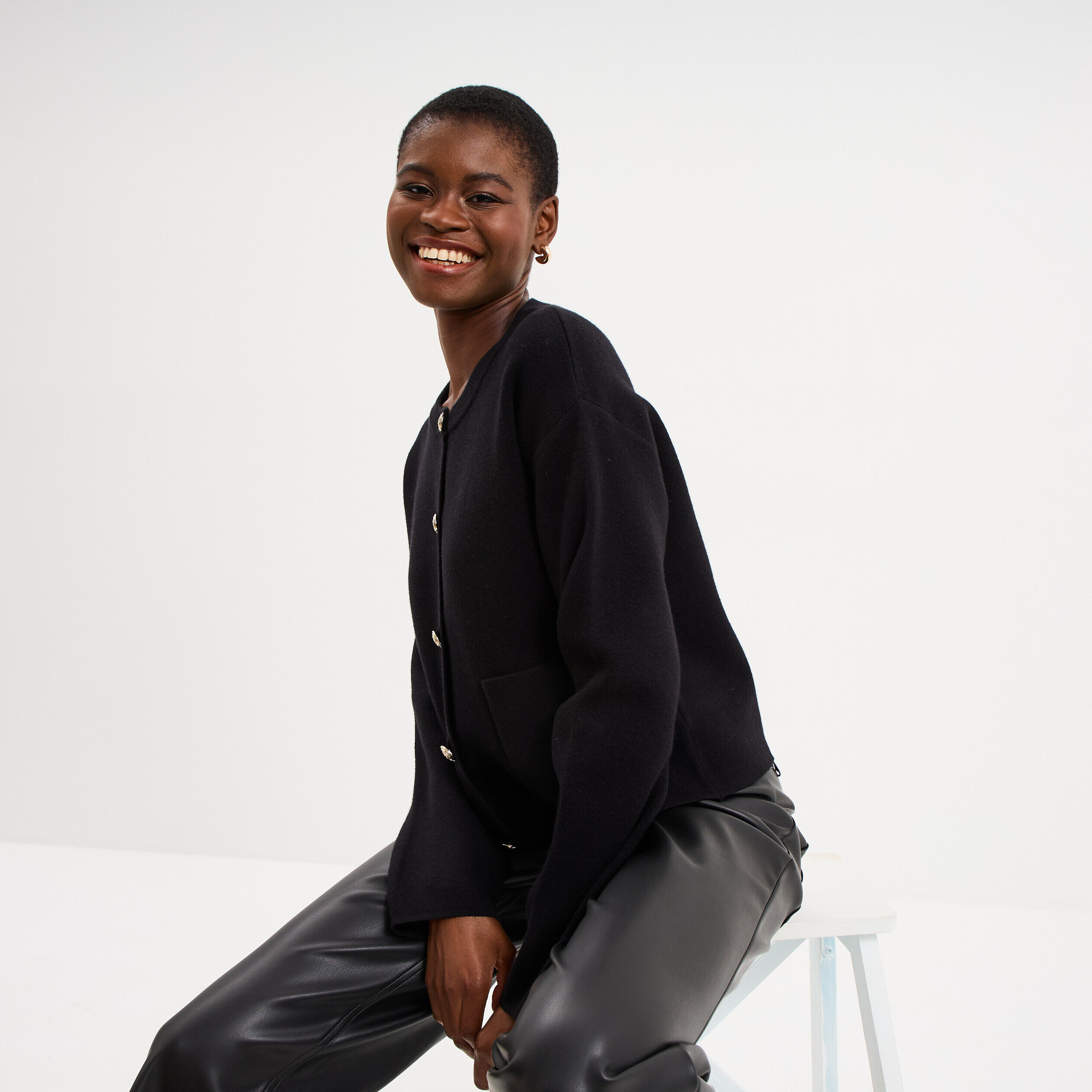 Gilet col rond manches longues noir femme LH