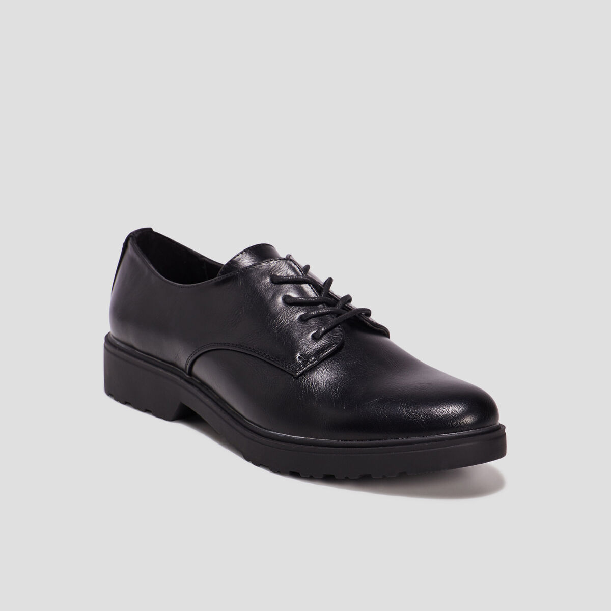Derbies &agrave; lacets crant&eacute;es Liberto noir femme