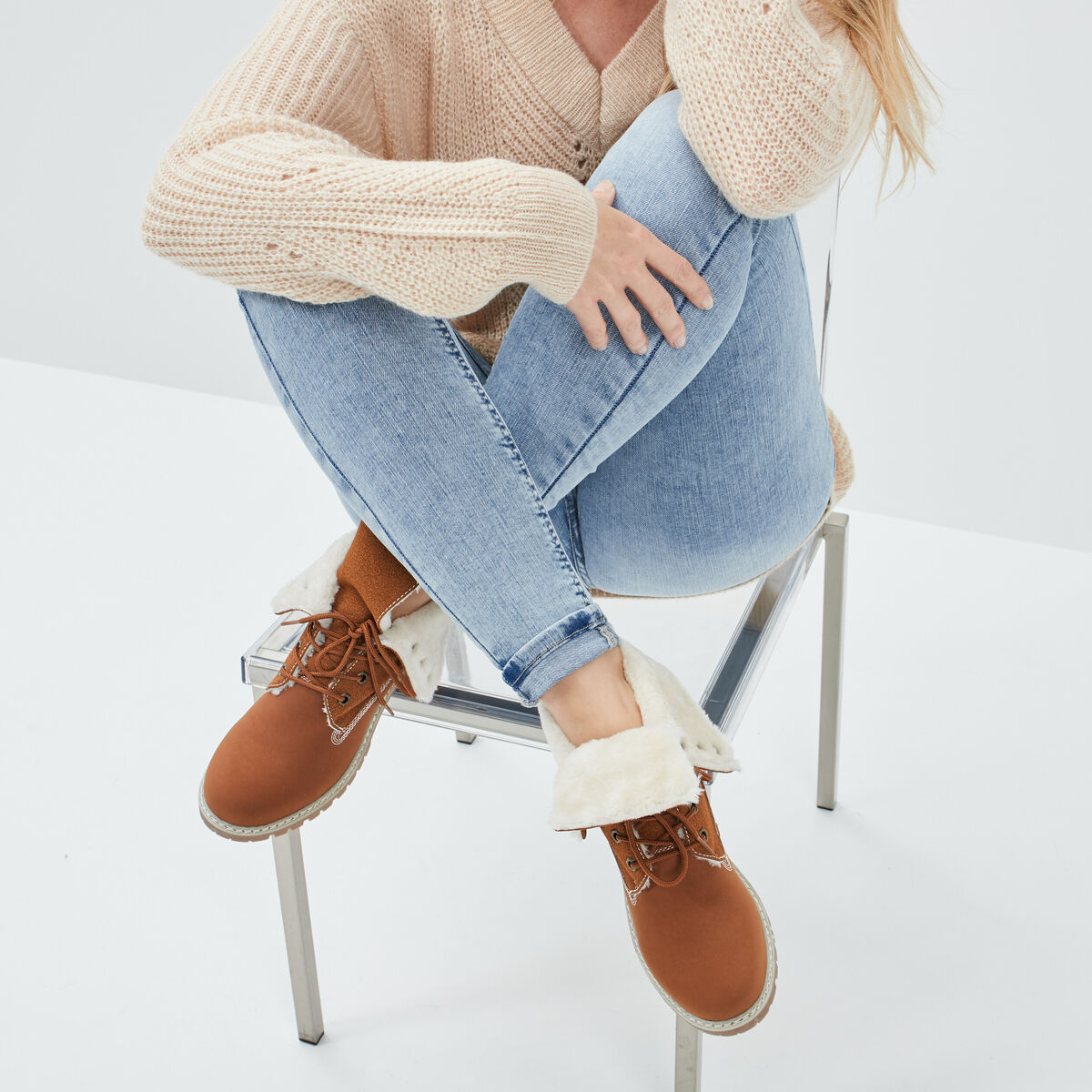 Bottines fourrées à lacets marron clair femme