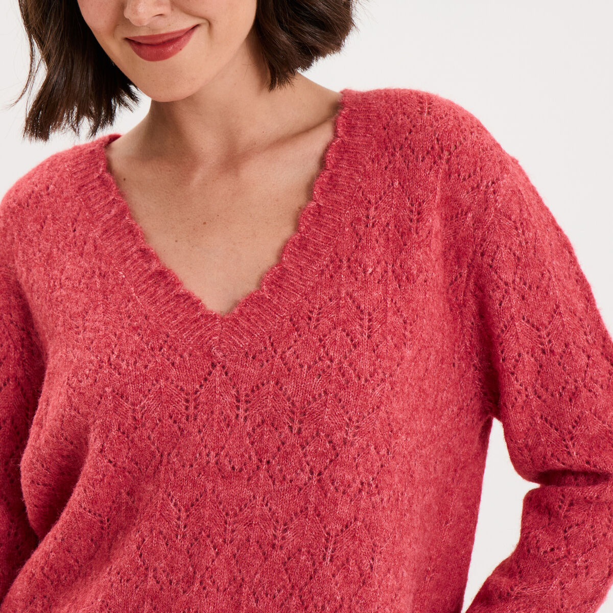 Pull col V ajour&eacute; manches longues rose cerise femme
