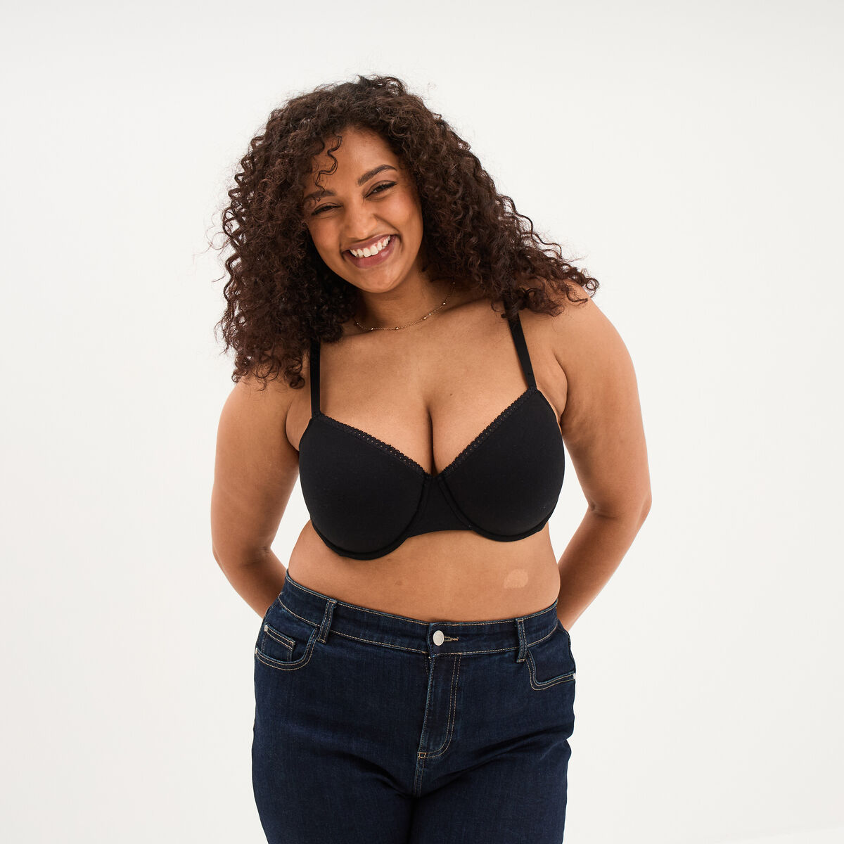Soutien-gorge corbeille embo&icirc;tant noir femme grande taille