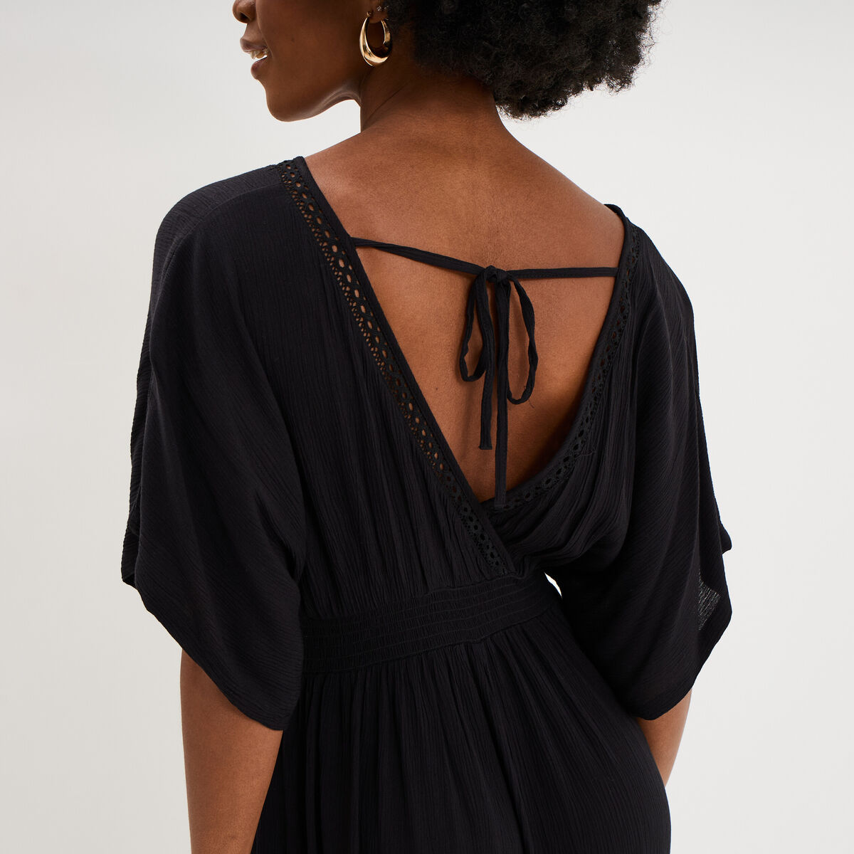 Robe fluide longue col et dos en V noir femme