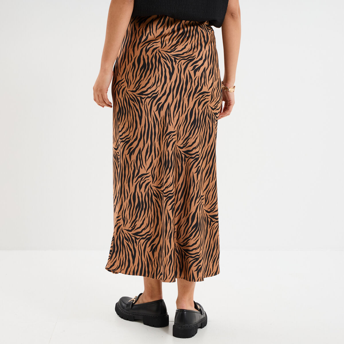 Jupe effet satin longue &eacute;vas&eacute;e camel femme
