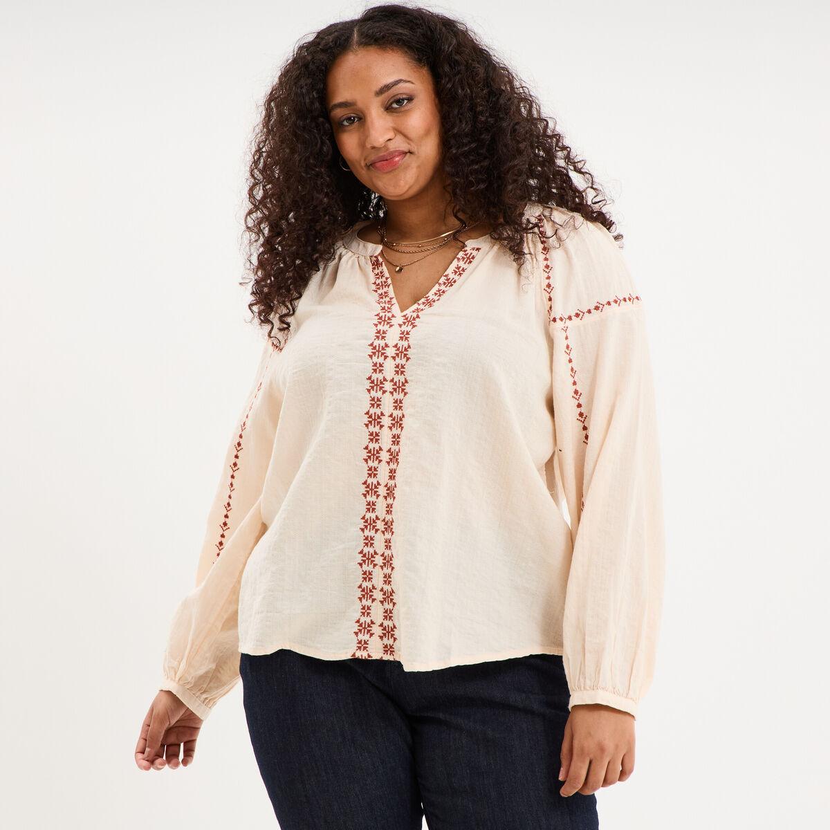 Blouse brod&eacute;e manches longues coton beige femme grande taille