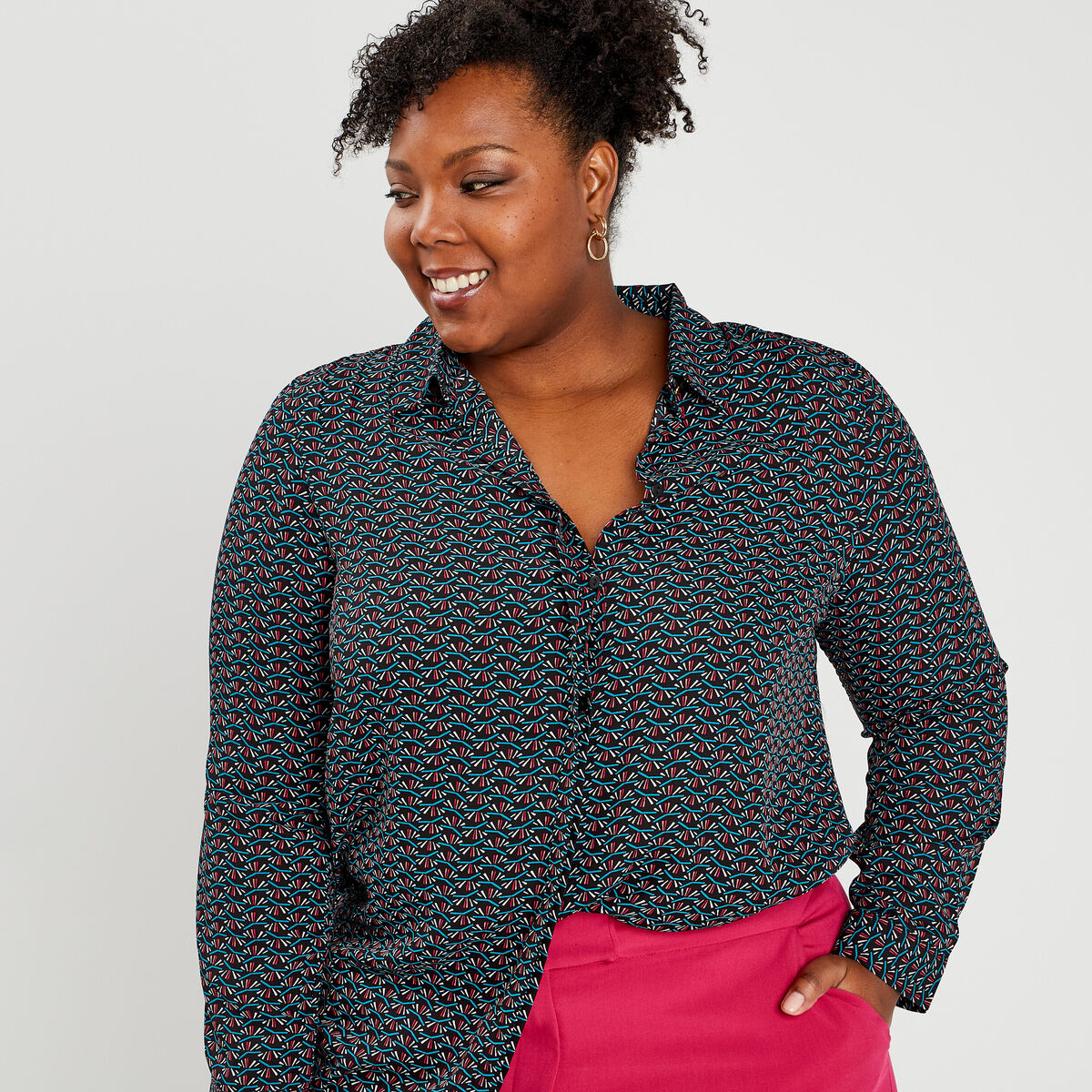 Chemise manches longues coupe ajustée noir femme grande taille