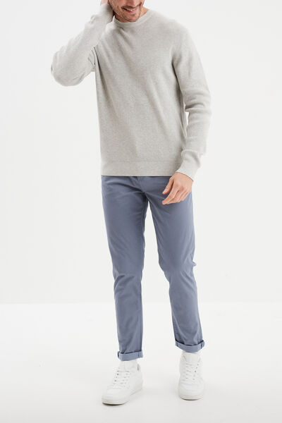 Pull en maille textur&eacute;e col rond gris clair homme
