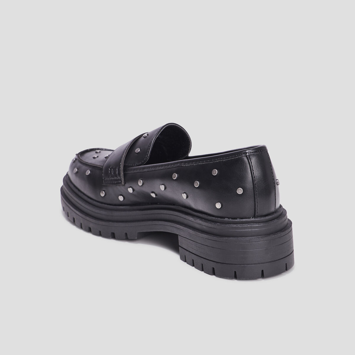 Mocassins crantés à clous noir femme