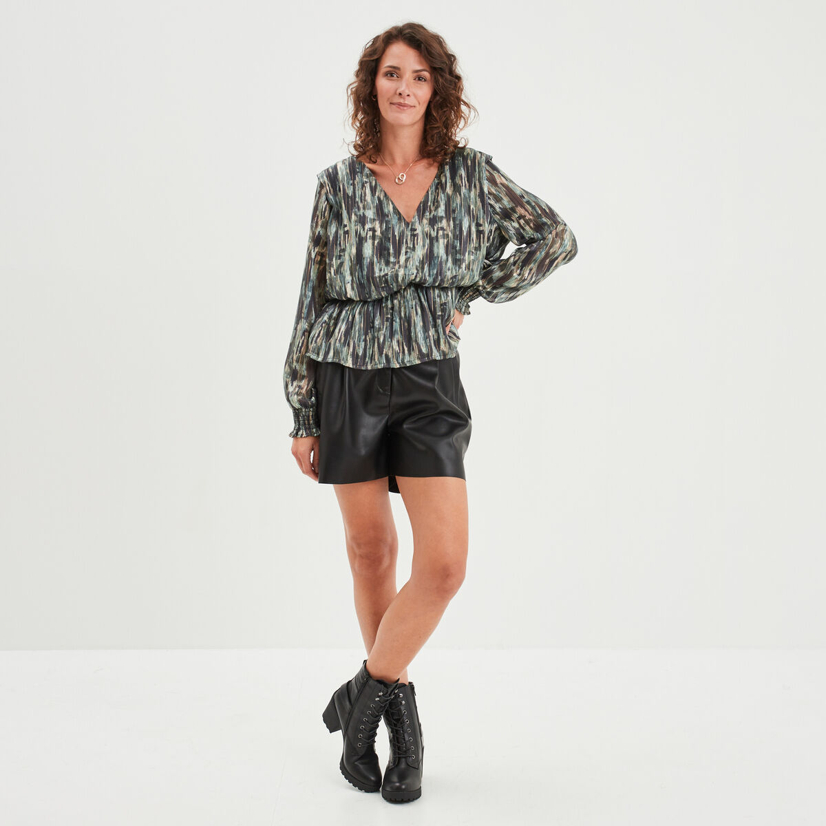 Blouse cintrée col en V Liberto vert kaki femme