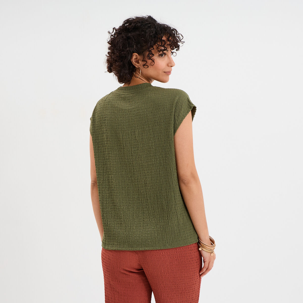 T-shirt gaufr&eacute; col rond avec boutons vert kaki femme