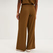 Pantalon effet gaufr&eacute; fluide beige femme