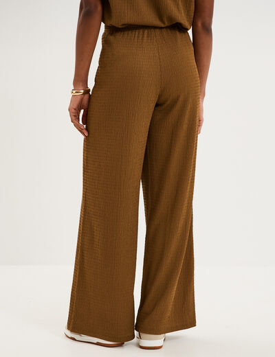 Pantalon effet gaufr&eacute; fluide beige femme