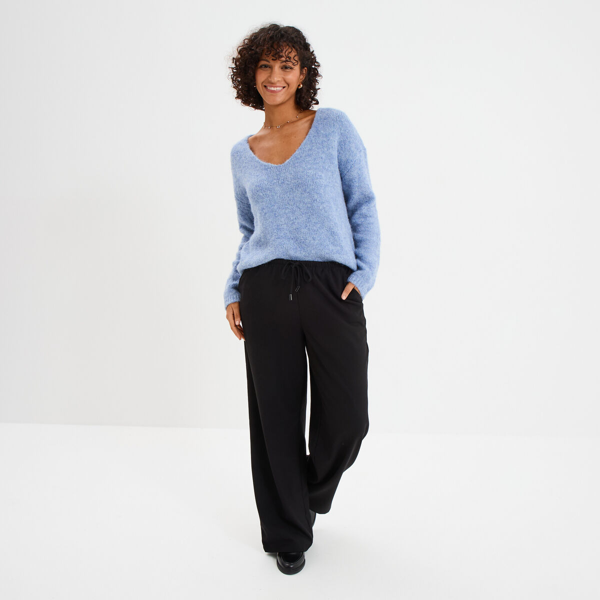 Pull col en V manches longues bleu ciel femme