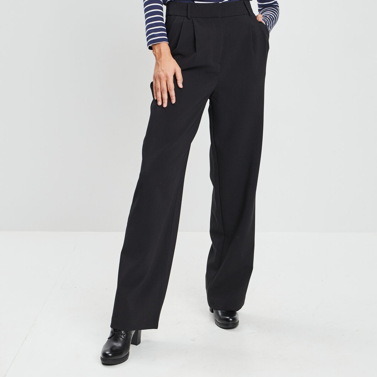 Pantalon évasé à pinces noir femme