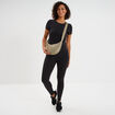 T-shirt de sport court ajust&eacute; noir femme