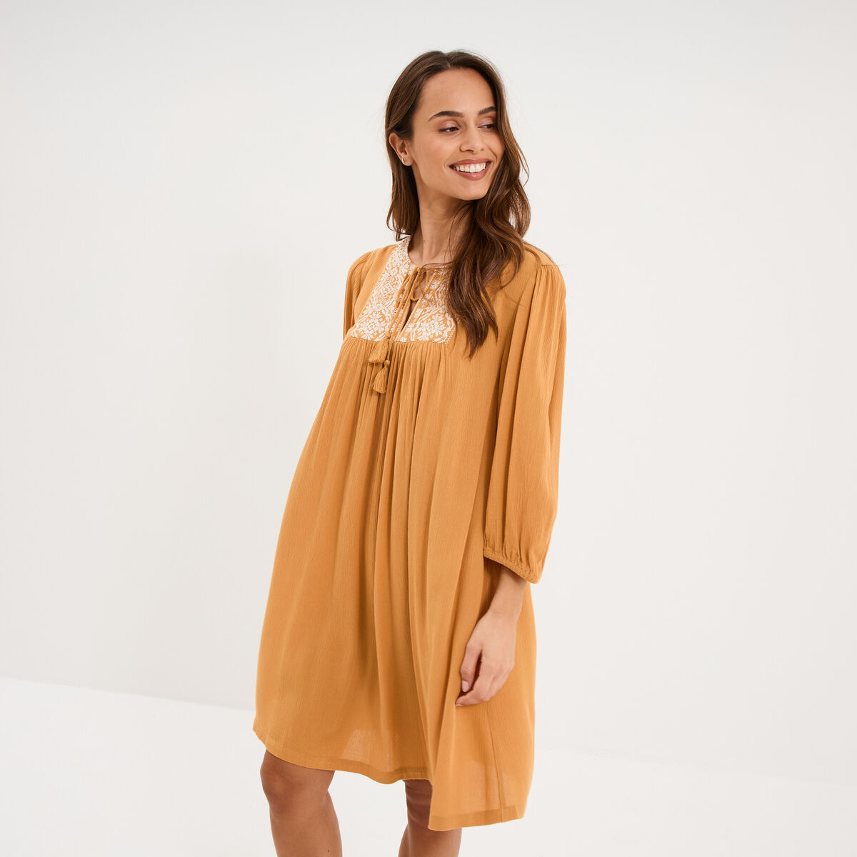 Robe fluide brod&eacute;e manches 3/4 jaune moutarde femme
