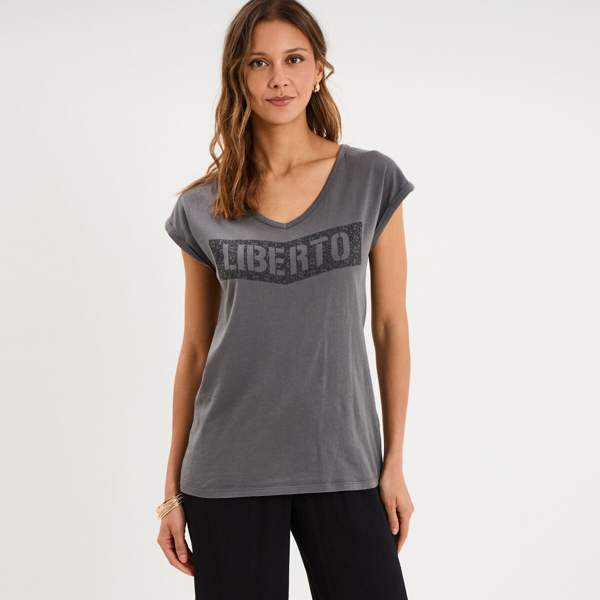 T-shirt d&eacute;lav&eacute; en coton gris fonc&eacute; femme