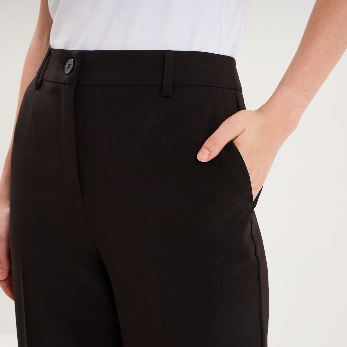 Pantalon droit effet cr&ecirc;pe &agrave; pinces noir femme