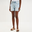Short en jean d&eacute;chir&eacute; coton denim bleach femme