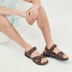 Sandales &agrave; scratchs en cuir marron homme