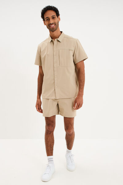 Chemise d&eacute;perlante droite stretch beige homme