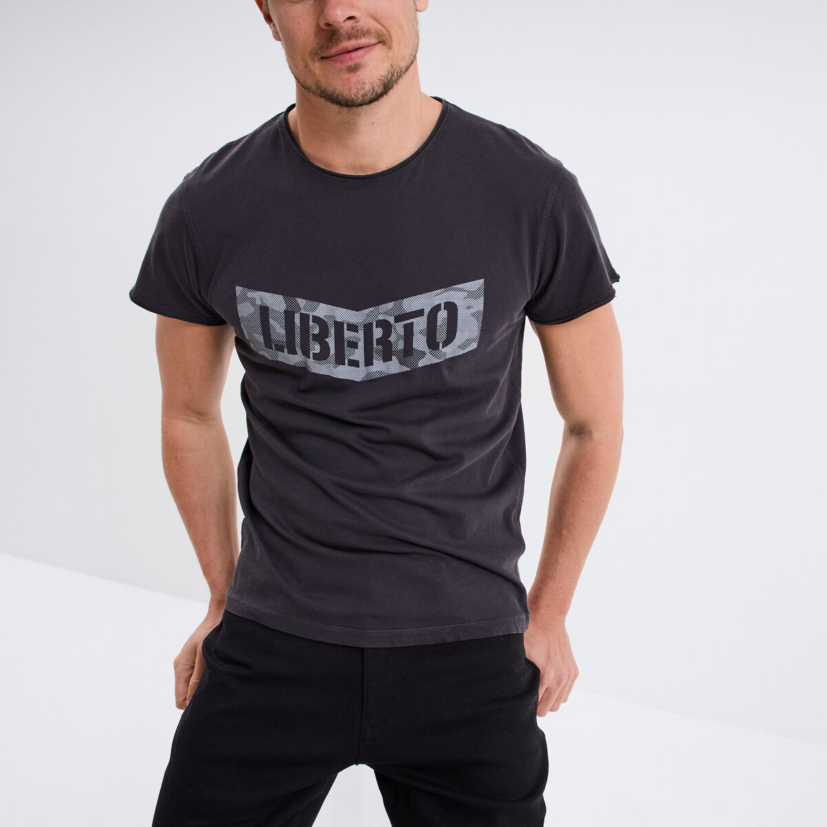 T-shirt manches courtes coton d&eacute;lav&eacute; gris fonc&eacute; homme