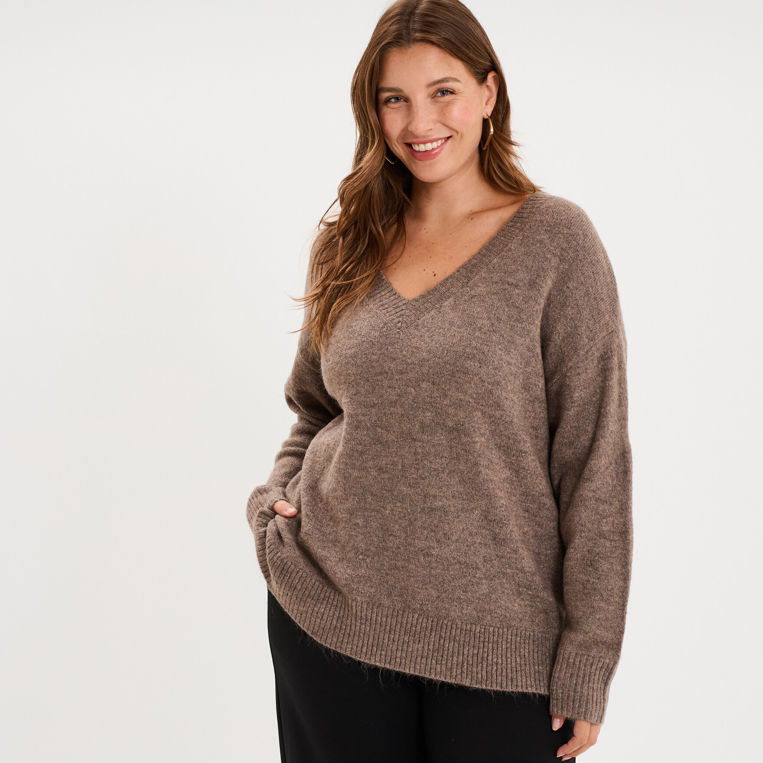 Pull droit col en V manches longues taupe femme grande taille LH