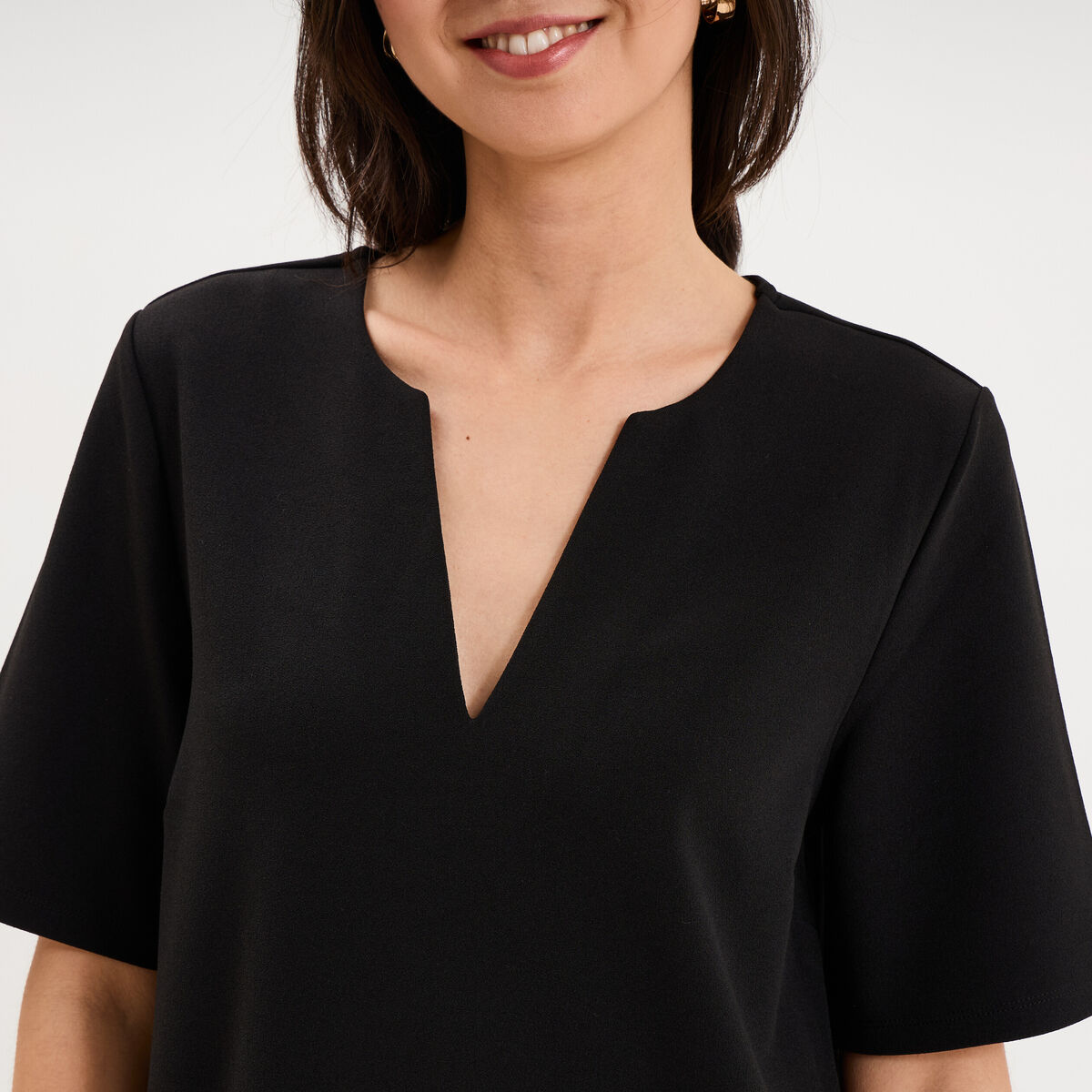 Robe courte col en V manches courtes noir femme