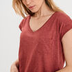 T-shirt col v poche poitrine rouge fonc&eacute; femme