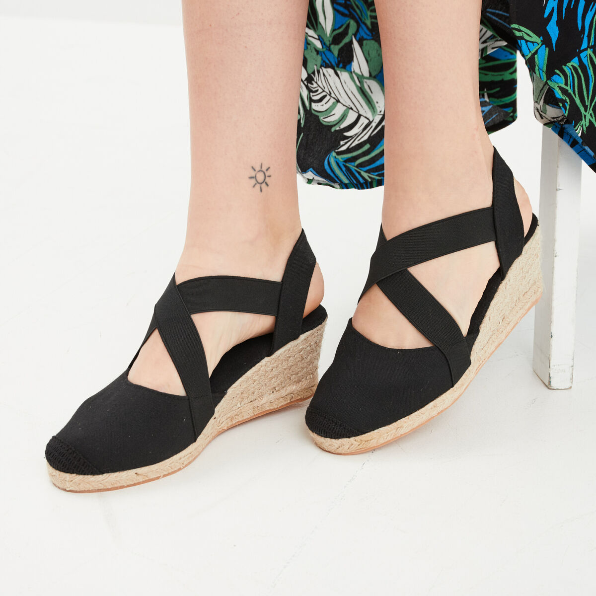 Sandales espadrilles compens&eacute;es noir femme