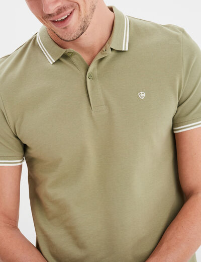 Polo manches courtes bords contrastés vert kaki homme