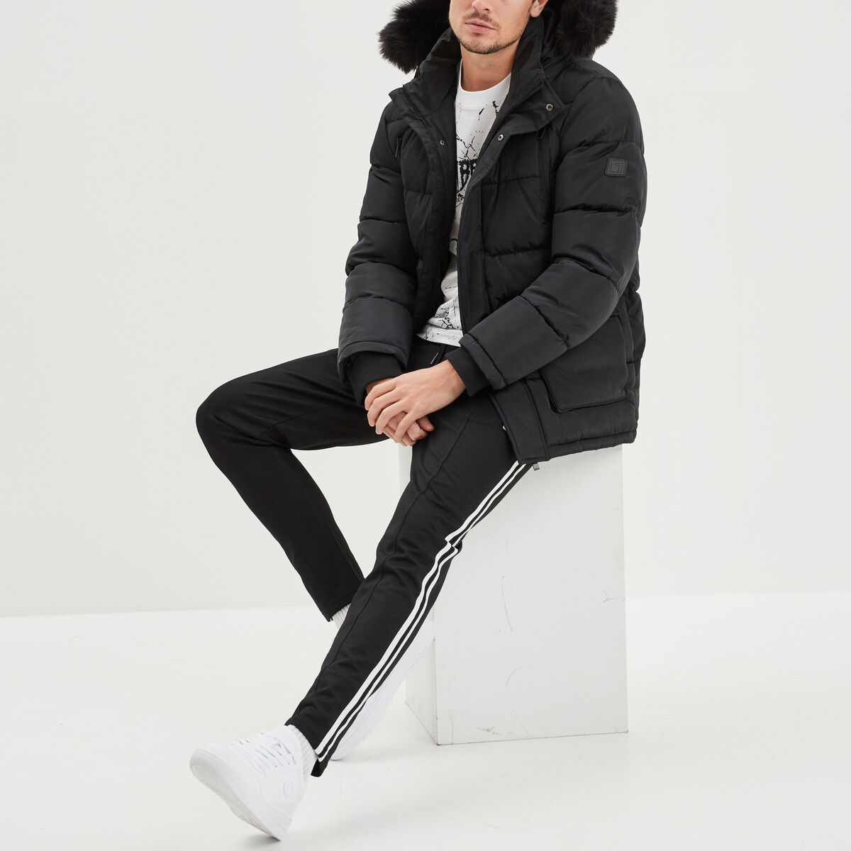 Doudoune à capuche doublure fourrure noir homme
