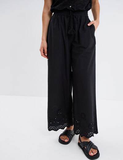 Pantalon avec broderie anglaise noir femme