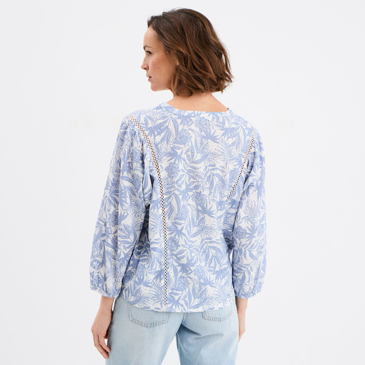 T-shirt ajouré manches 3/4 col en V bleu lavande femme