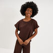 T-shirt gaufr&eacute; col rond manches courtes marron fonc&eacute; femme