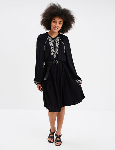 Robe brodée col tunisien manches longues noir femme