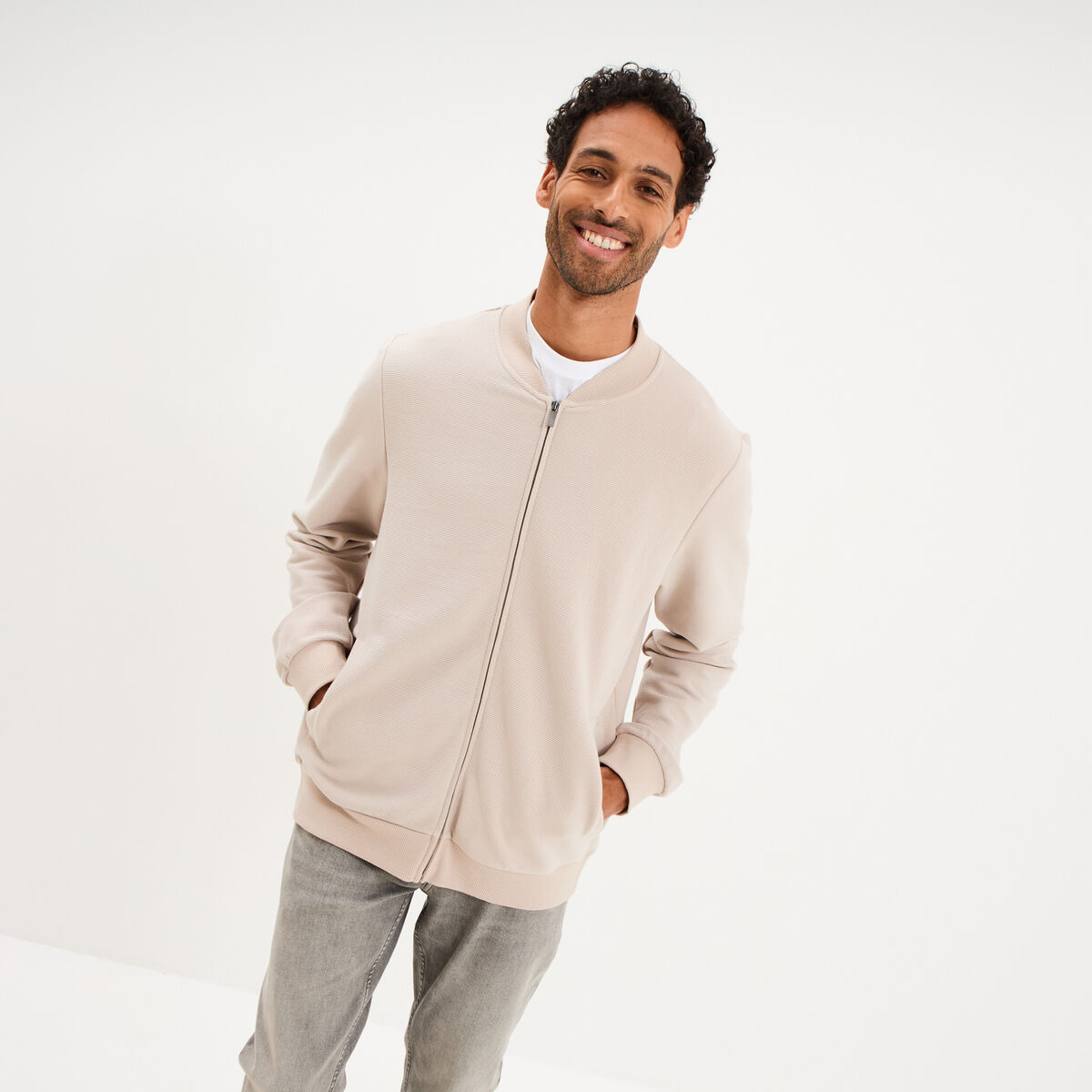 Gilet reli&eacute;f&eacute; manches longues zipp&eacute; gris clair homme