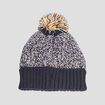 Bonnet tricot&eacute; avec pompon sur le haut jaune moutarde gar&ccedil;on