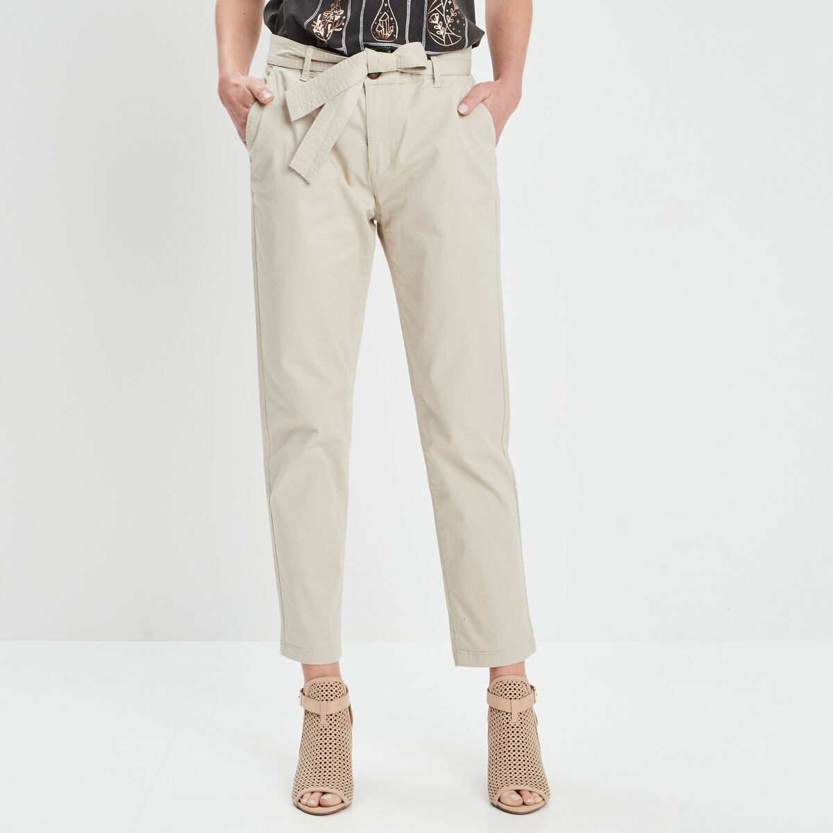 Pantalon chino ceinturé 7/8ème beige femme