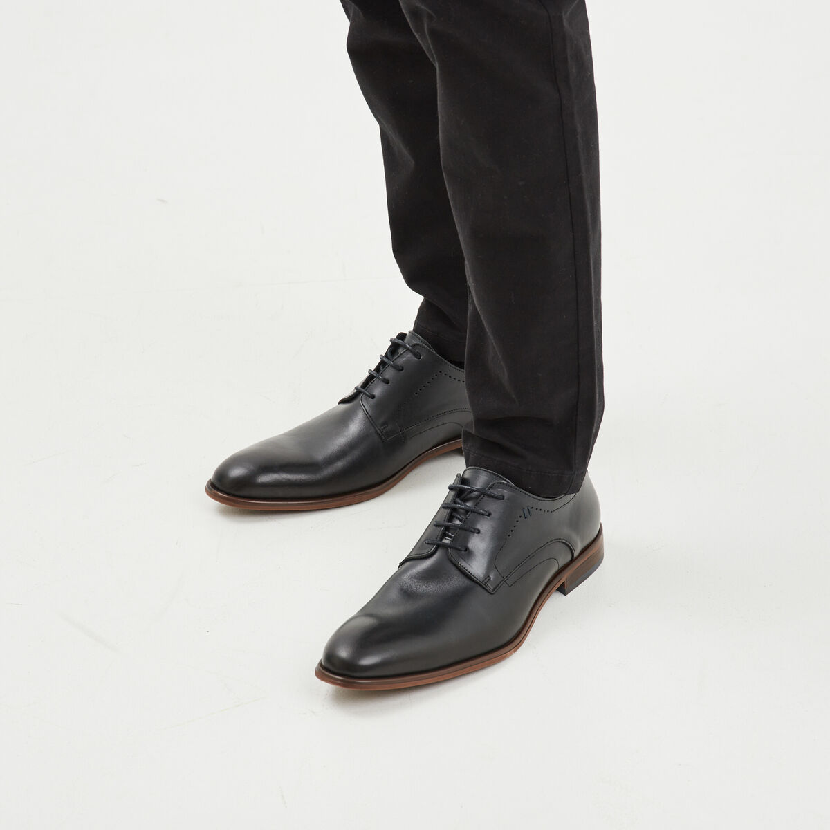 Derbies &agrave; lacets en cuir lisse noir homme