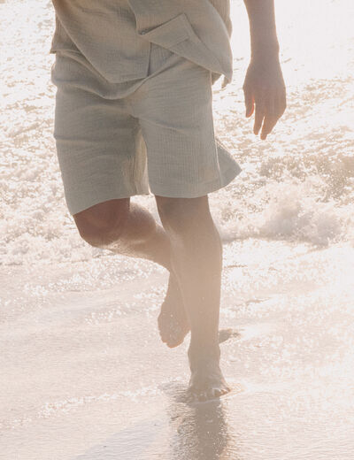 Short chino droit gaze de coton vert clair homme