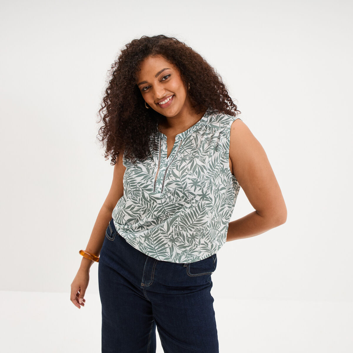 D&eacute;bardeur col tunisien ecru femme grande taille