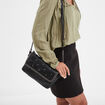 Sac besace chaînes et clous noir femme