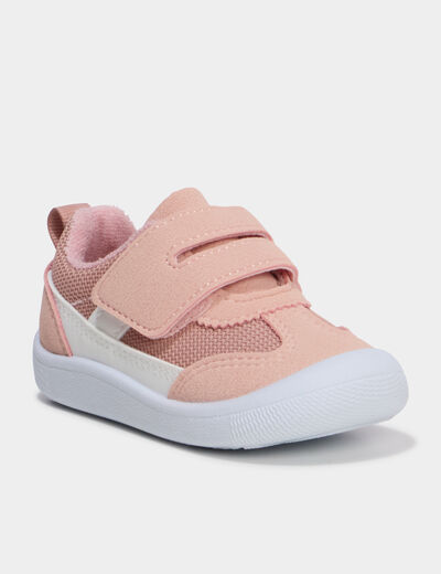Baskets basses &agrave; semelles souples rose b&eacute;b&eacute; fille