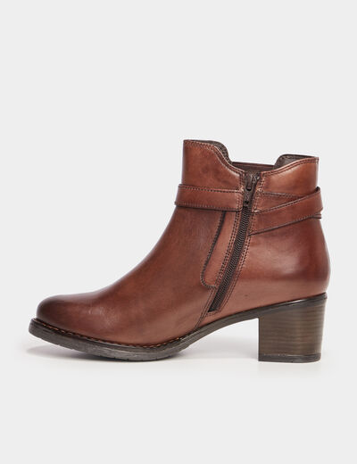 Bottines avec boucles en cuir marron femme